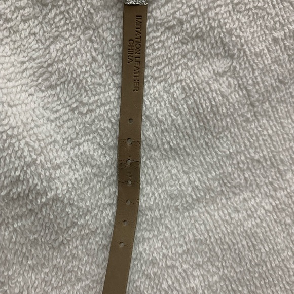 CUTE DISNEY SPARKLY WATCH WORN TWICE LIKE NEW CONDITION battery must be replaced - Picture 10 of 15